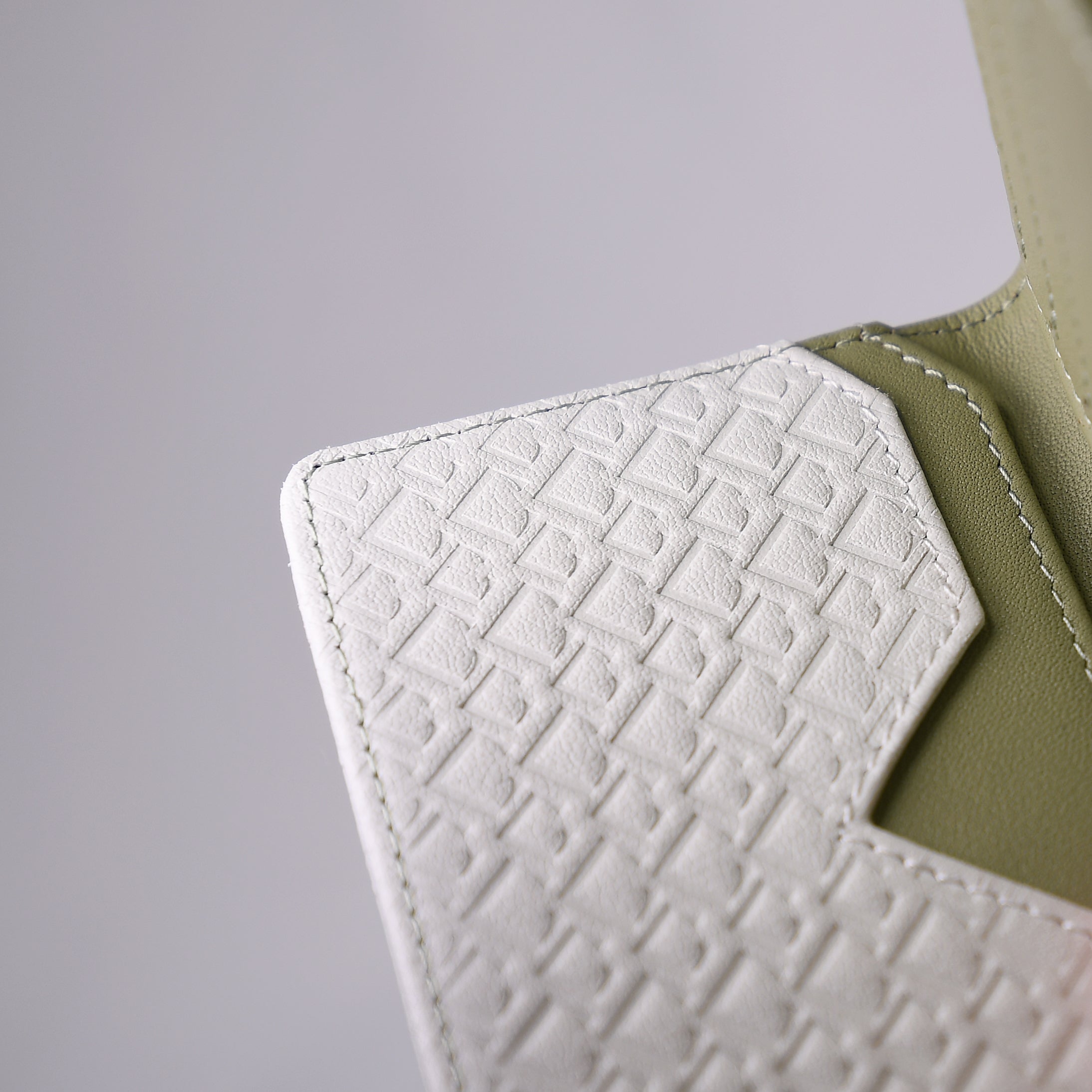 Olive Bifold Wallet – Premium Leather Wallet 